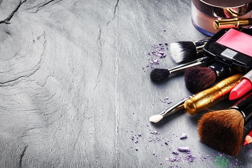 眼线笔和眼线液哪个好用?眼线笔和眼线胶笔有什么区别?